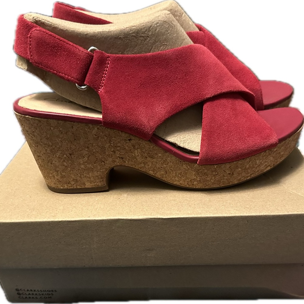 😍SALE😍 NWT Clarks Women's Elegant Fuchsia Sandals